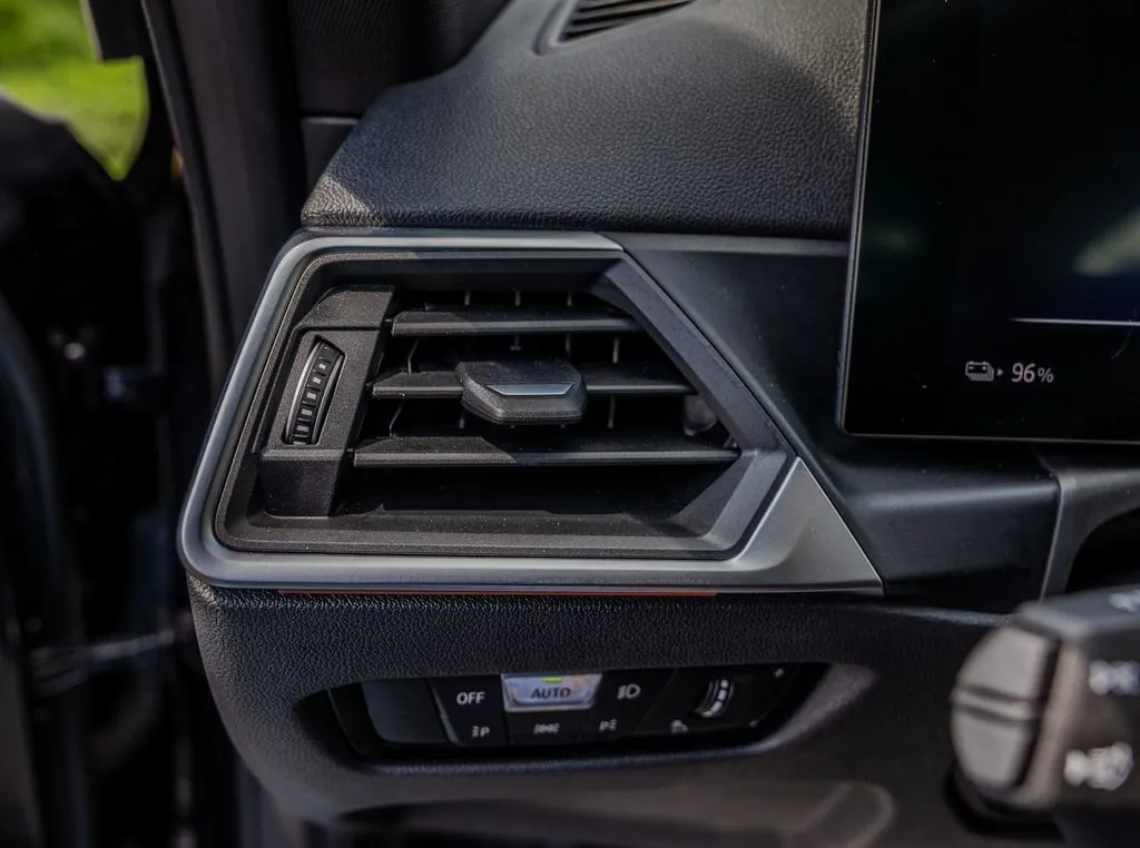 BMW i4 photo 13