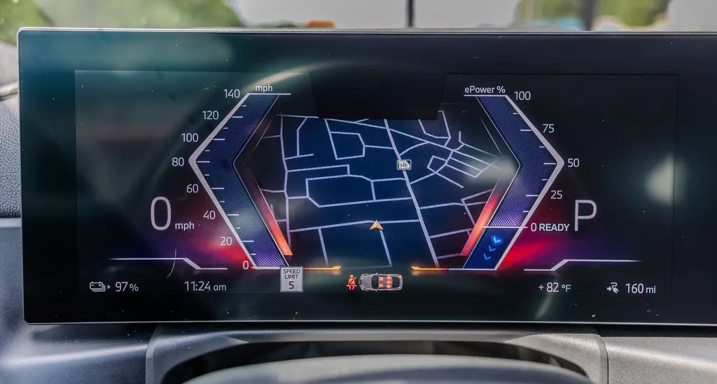 BMW i4 photo 12
