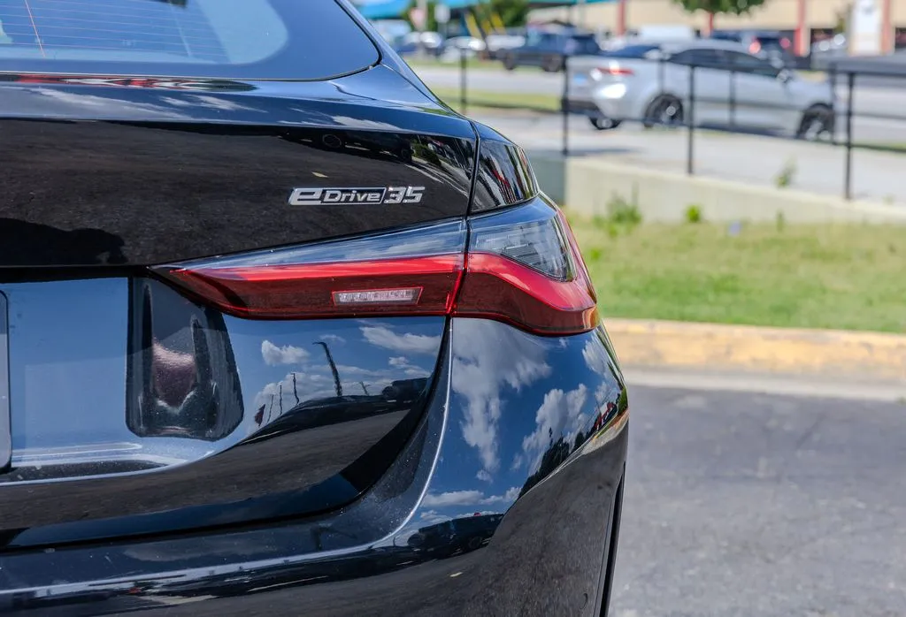 BMW i4 photo 27