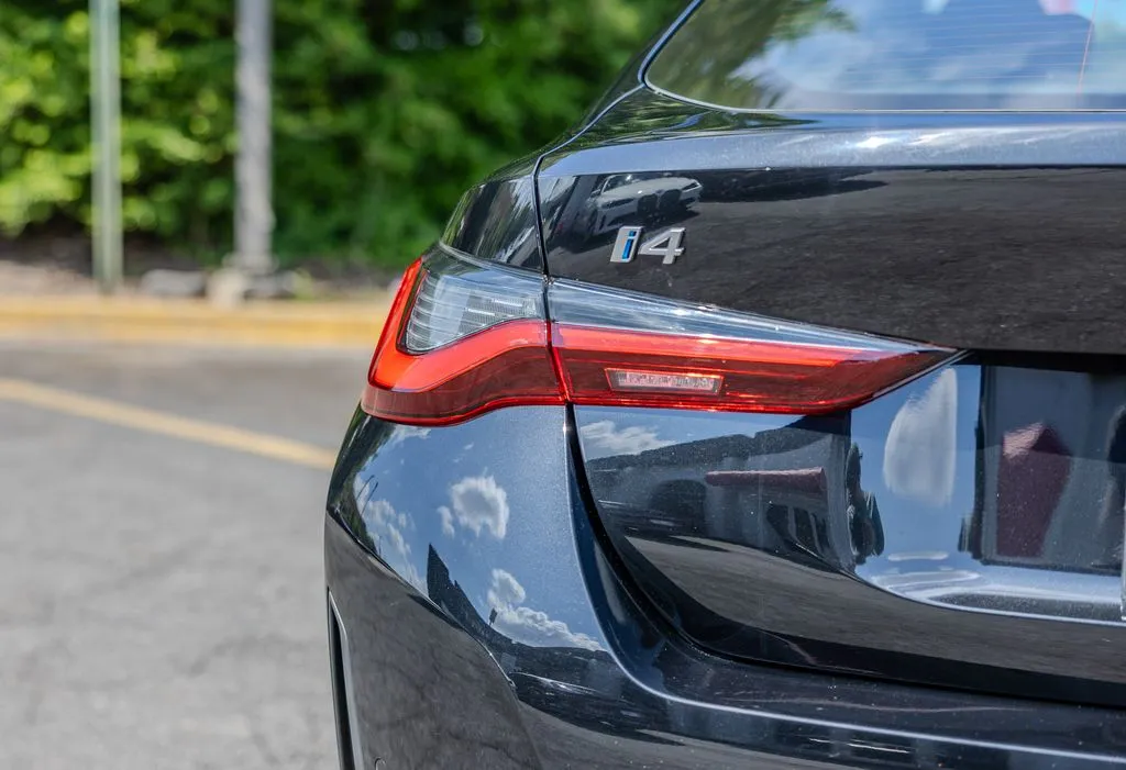 BMW i4 photo 26