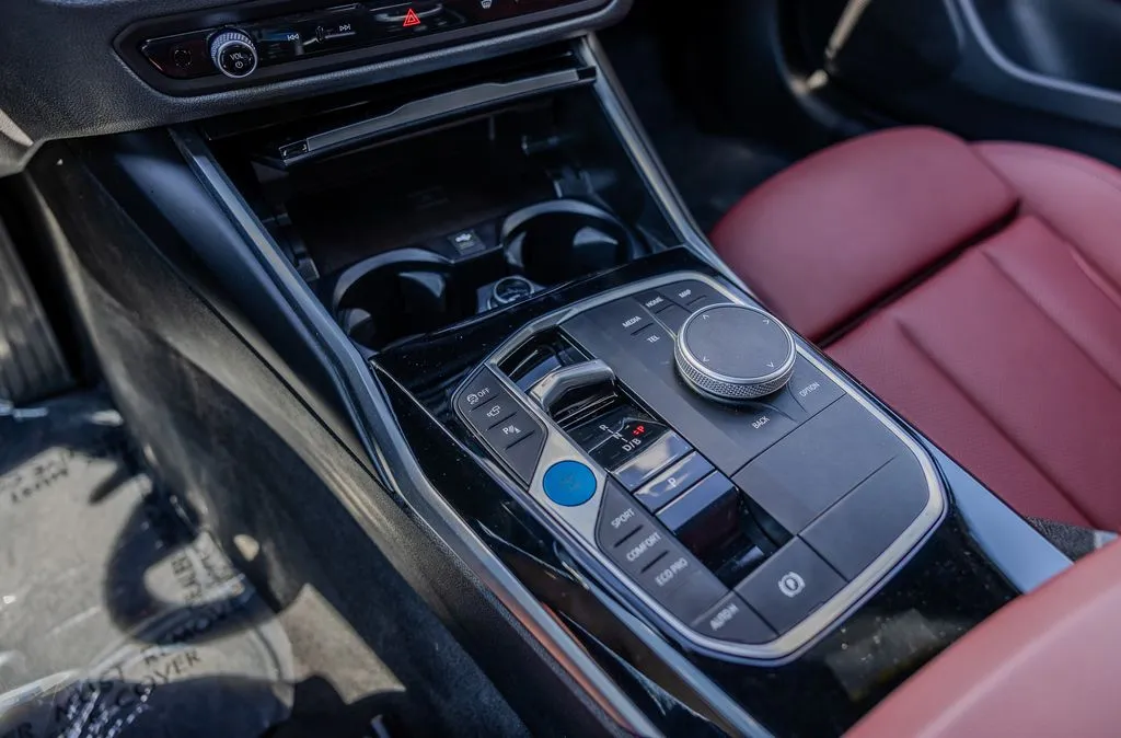 BMW i4 photo 9