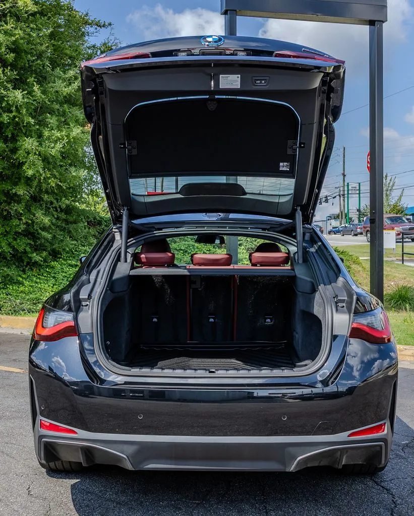 BMW i4 photo 28