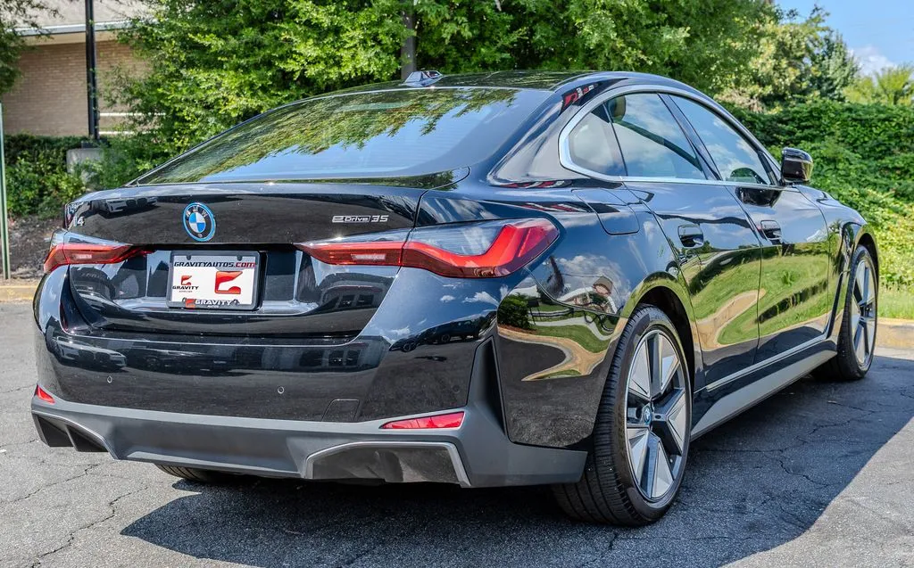 BMW i4 photo 23