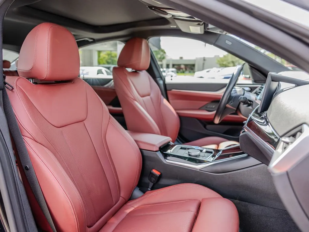 BMW i4 photo 19