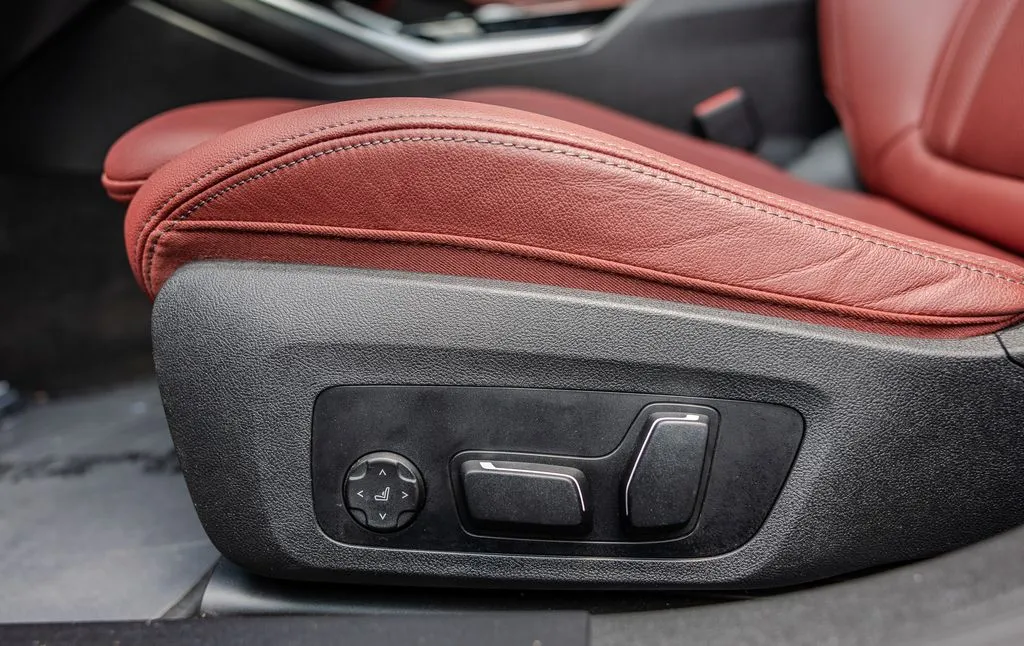 BMW i4 photo 21