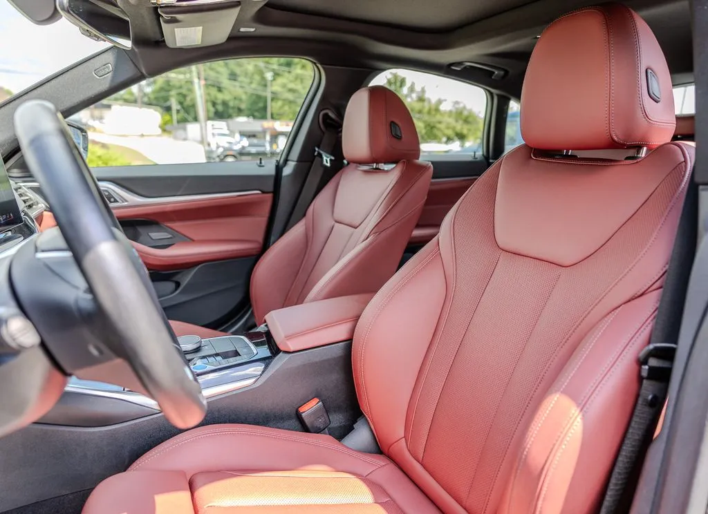 BMW i4 photo 15