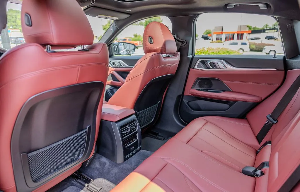 BMW i4 photo 18