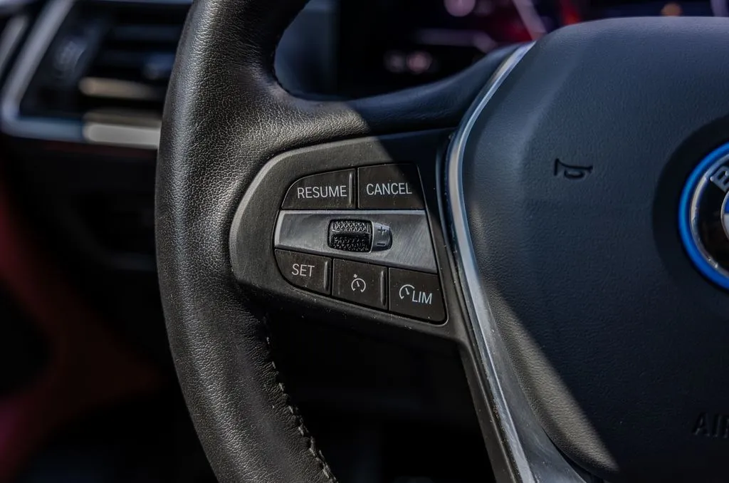 BMW i4 photo 6