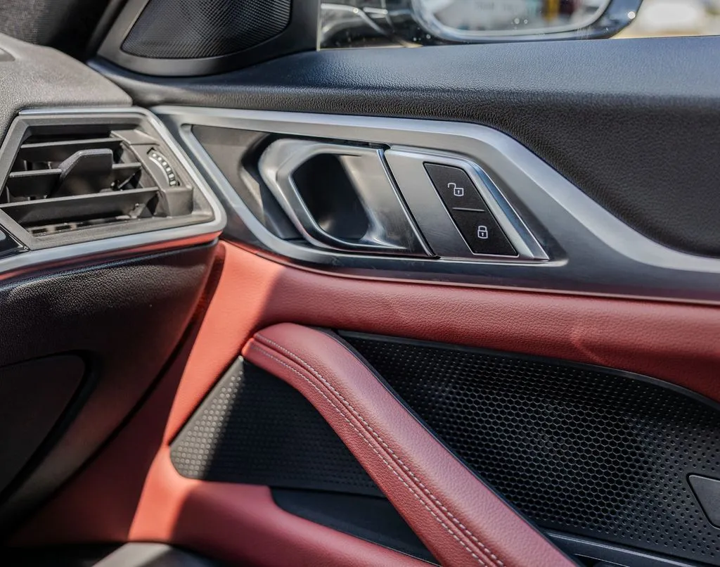 BMW i4 photo 11