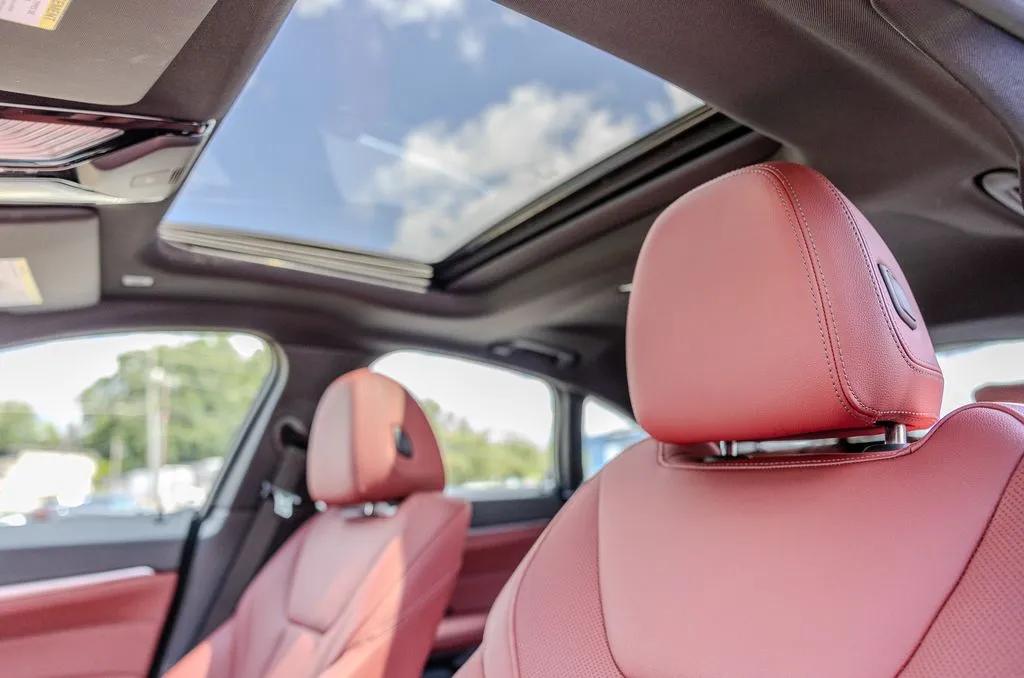 BMW i4 photo 16