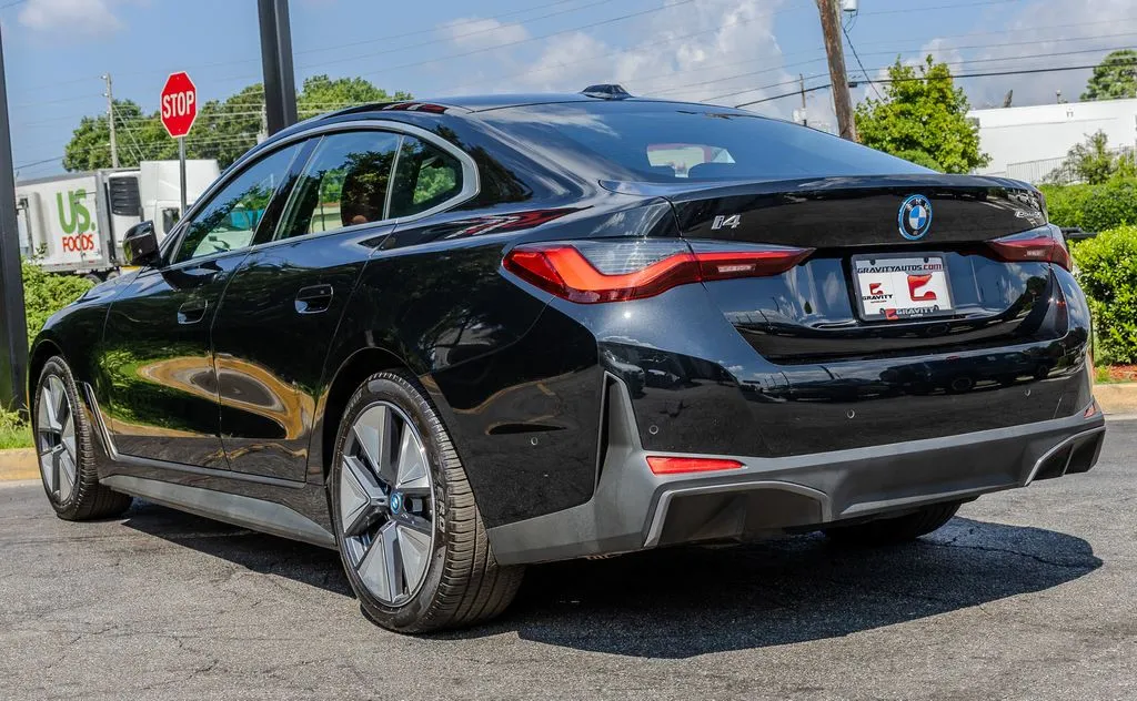BMW i4 photo 25