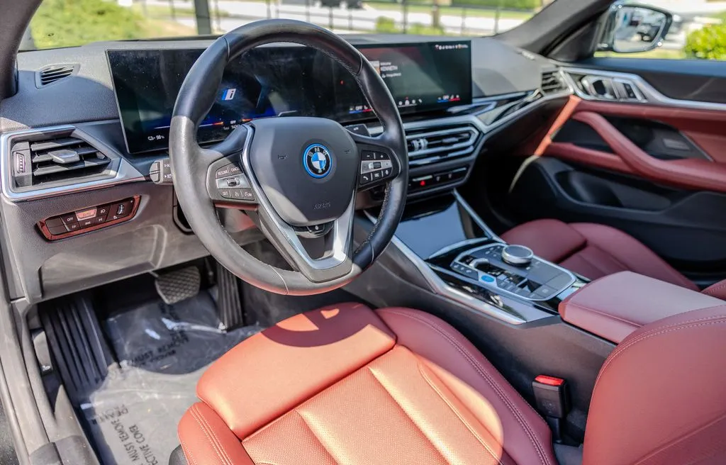 BMW i4 photo 4