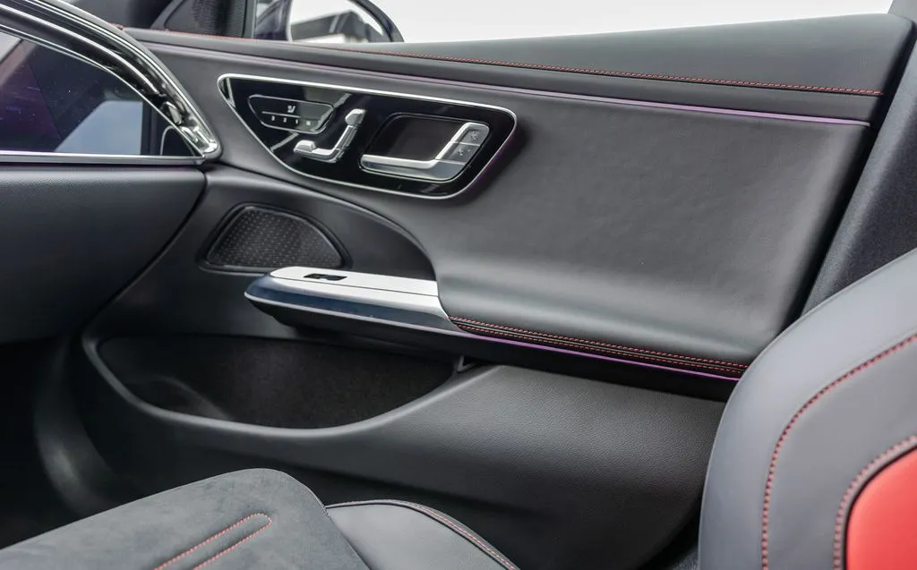 Mercedes-Benz E-Class photo 11
