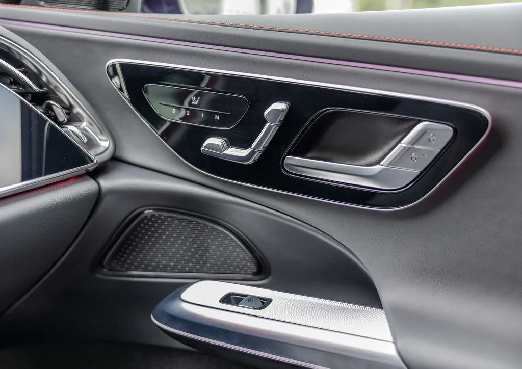 Mercedes-Benz E-Class photo 12