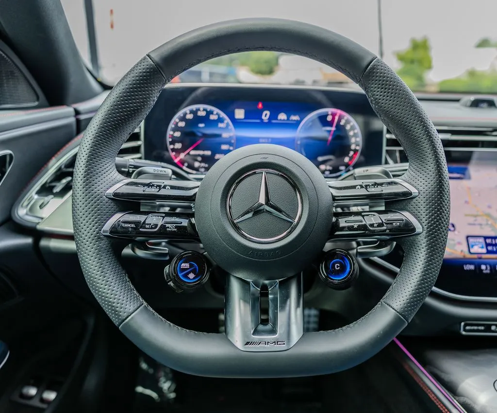 Mercedes-Benz E-Class photo 5