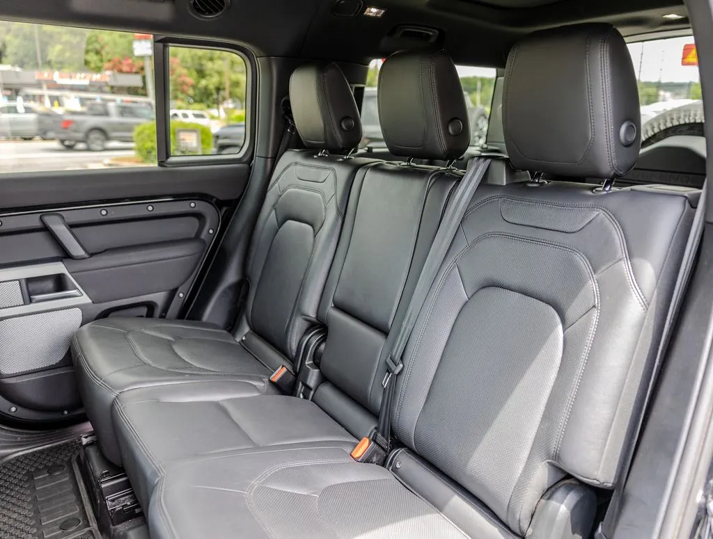 Land Rover Defender 130 photo 19