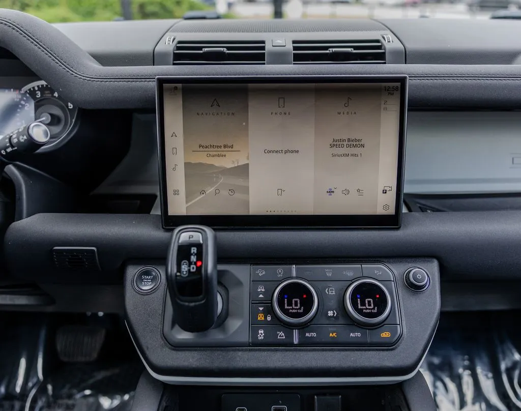 Land Rover Defender 130 photo 9