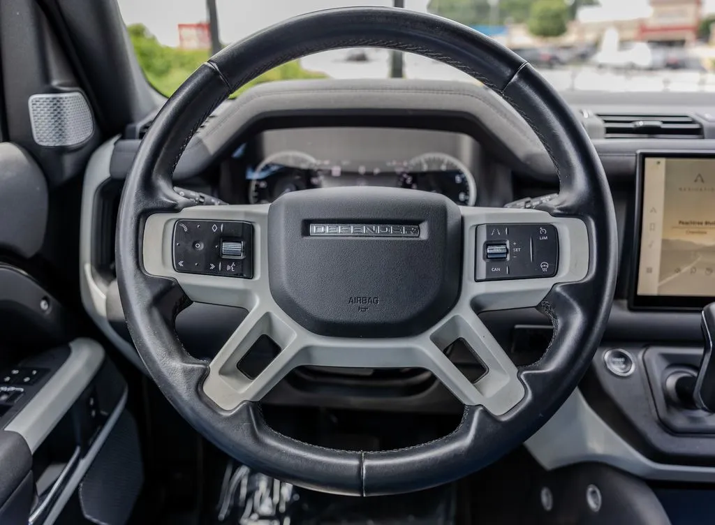 Land Rover Defender 130 photo 5
