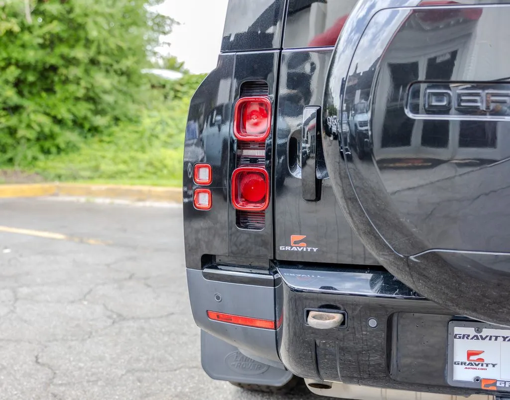 Land Rover Defender 130 photo 27