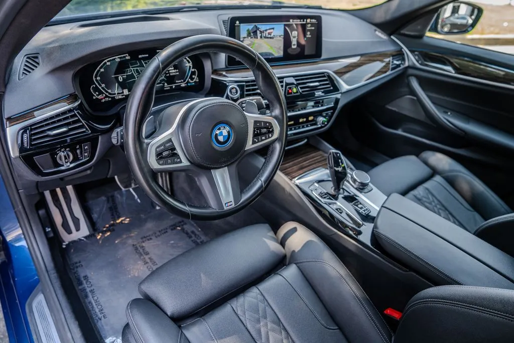 BMW 5 Series photo 4