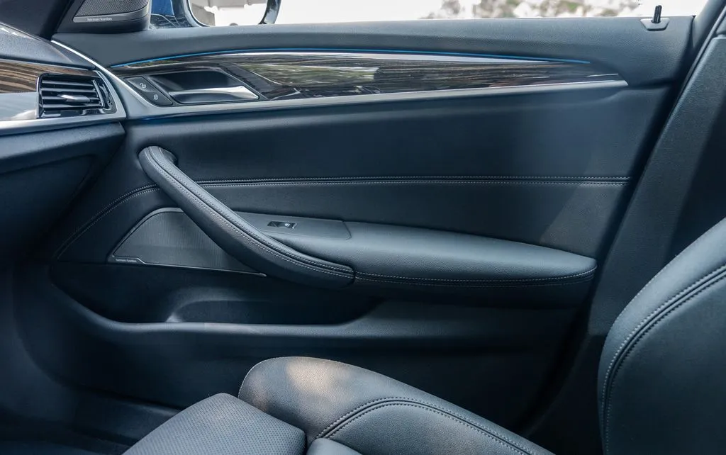 BMW 5 Series photo 14