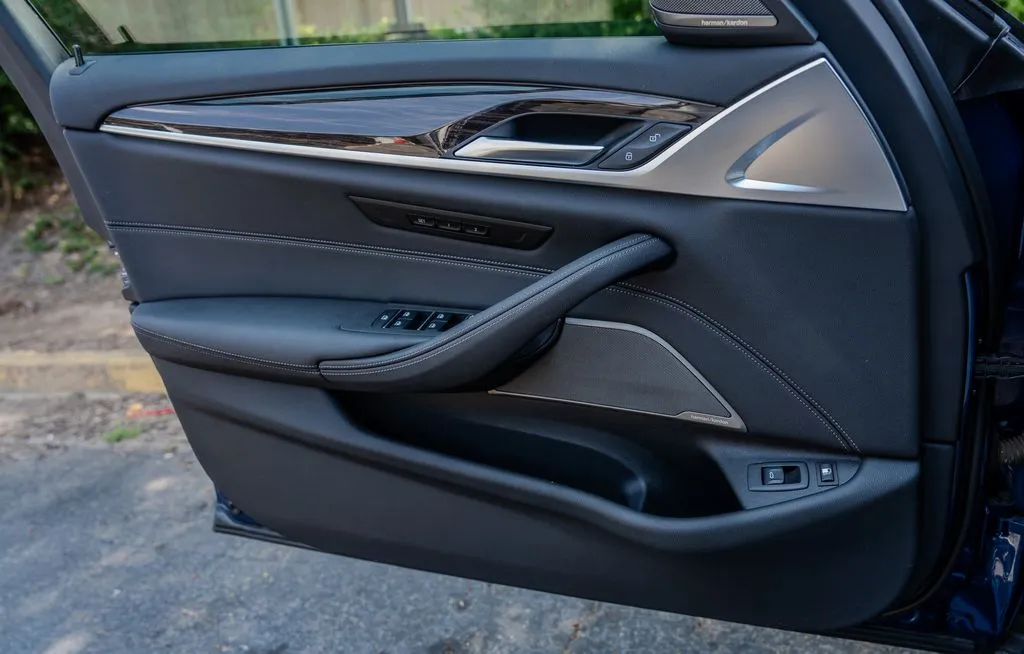 BMW 5 Series photo 16