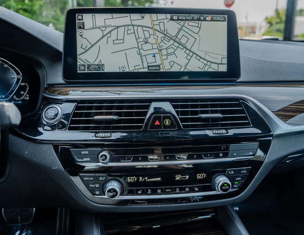 BMW 5 Series photo 11