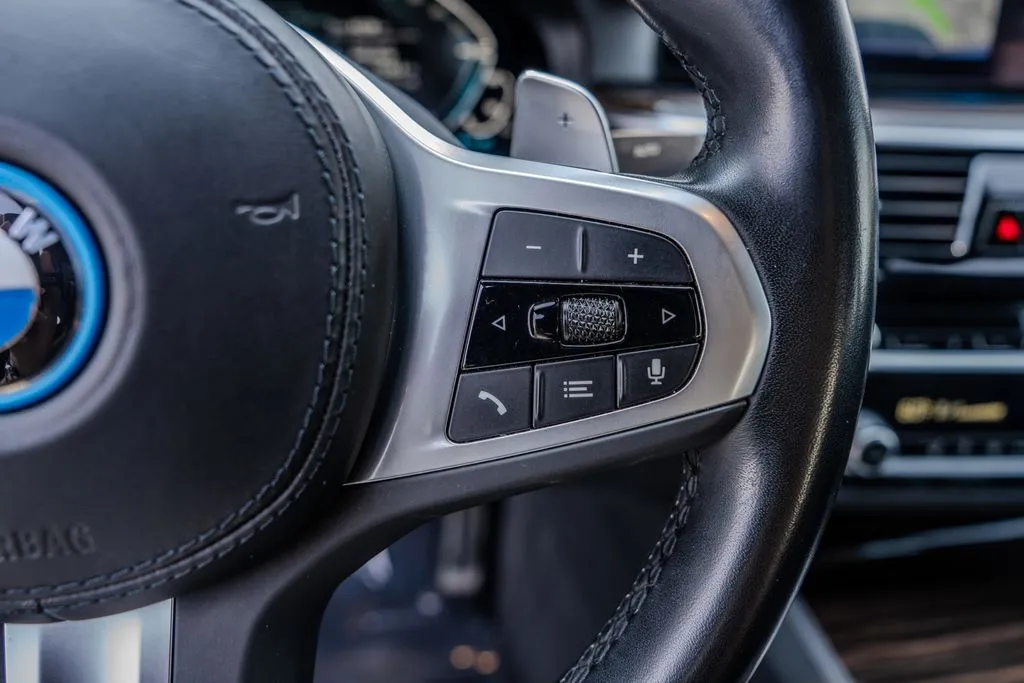 BMW 5 Series photo 7