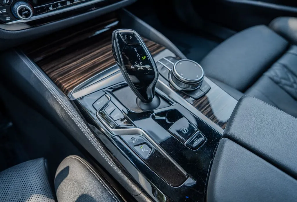 BMW 5 Series photo 13