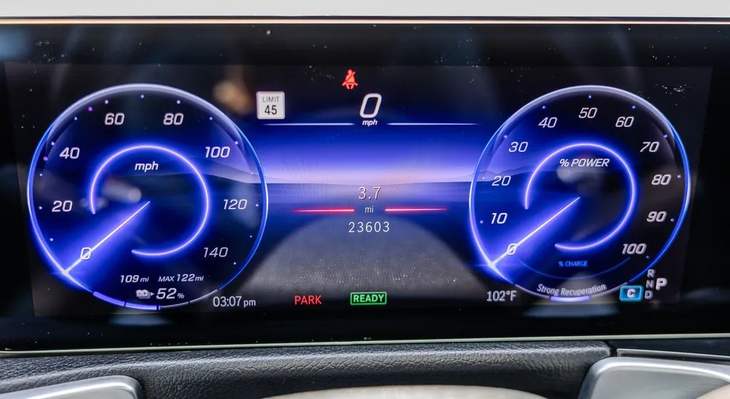 Mercedes-Benz EQB photo 8