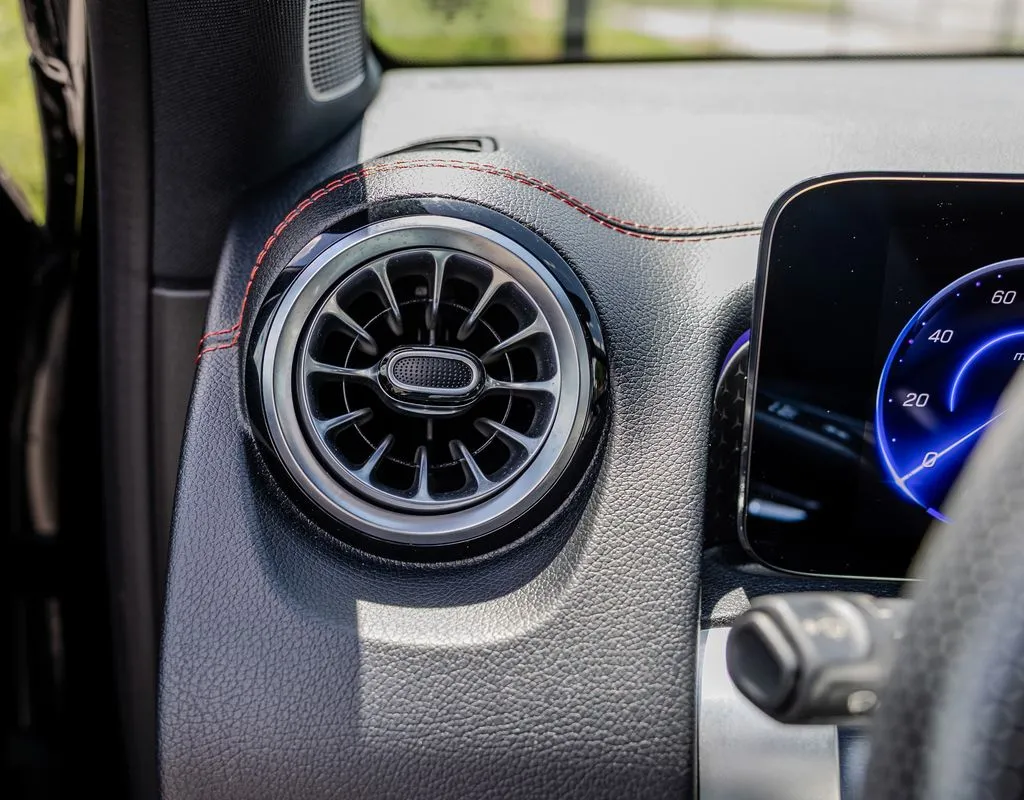 Mercedes-Benz EQB photo 14