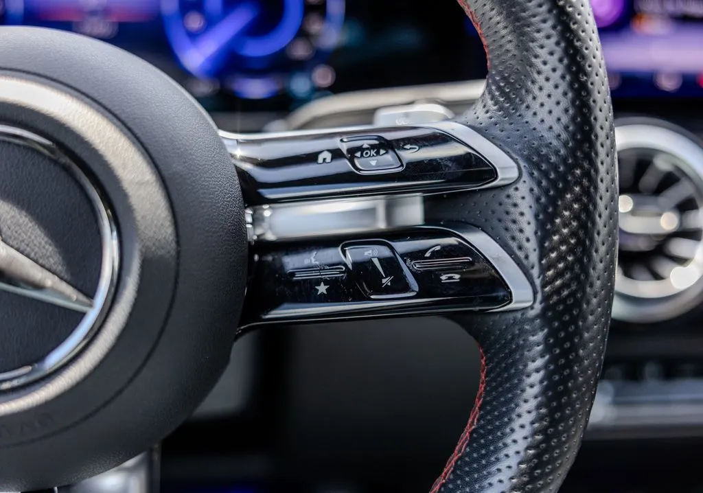 Mercedes-Benz EQB photo 7