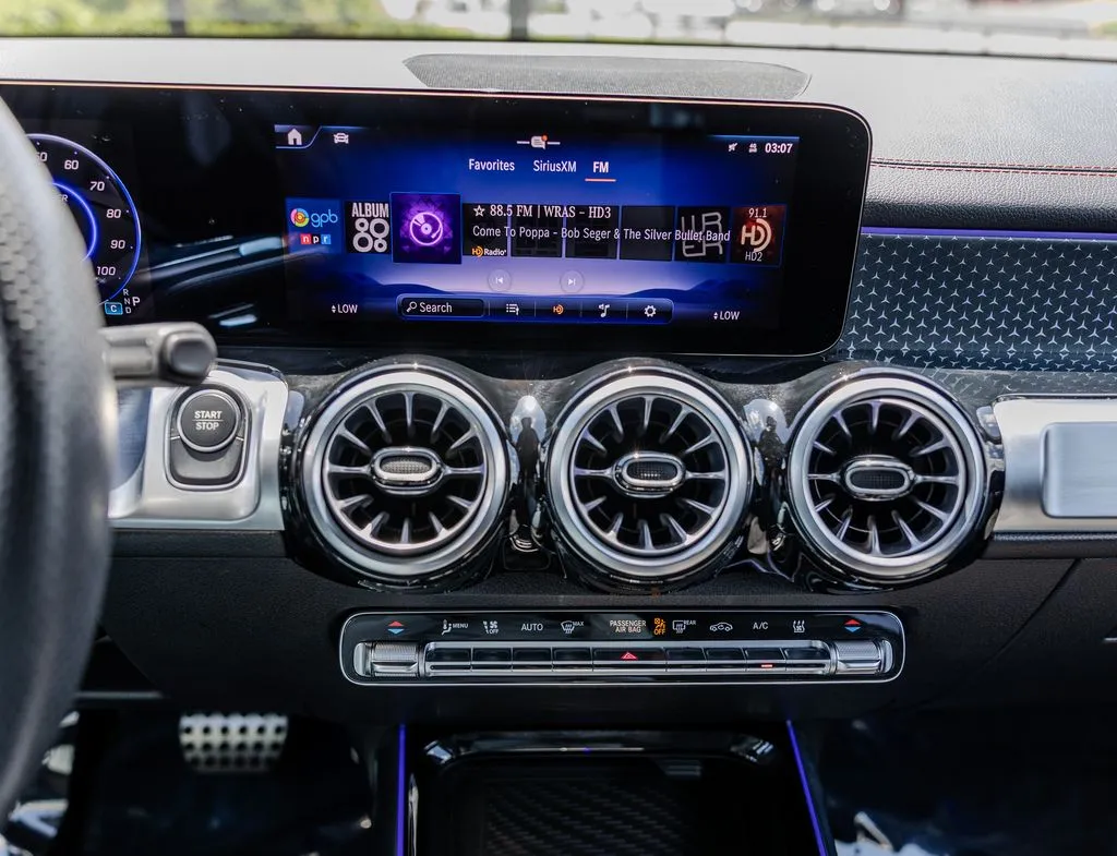 Mercedes-Benz EQB photo 9