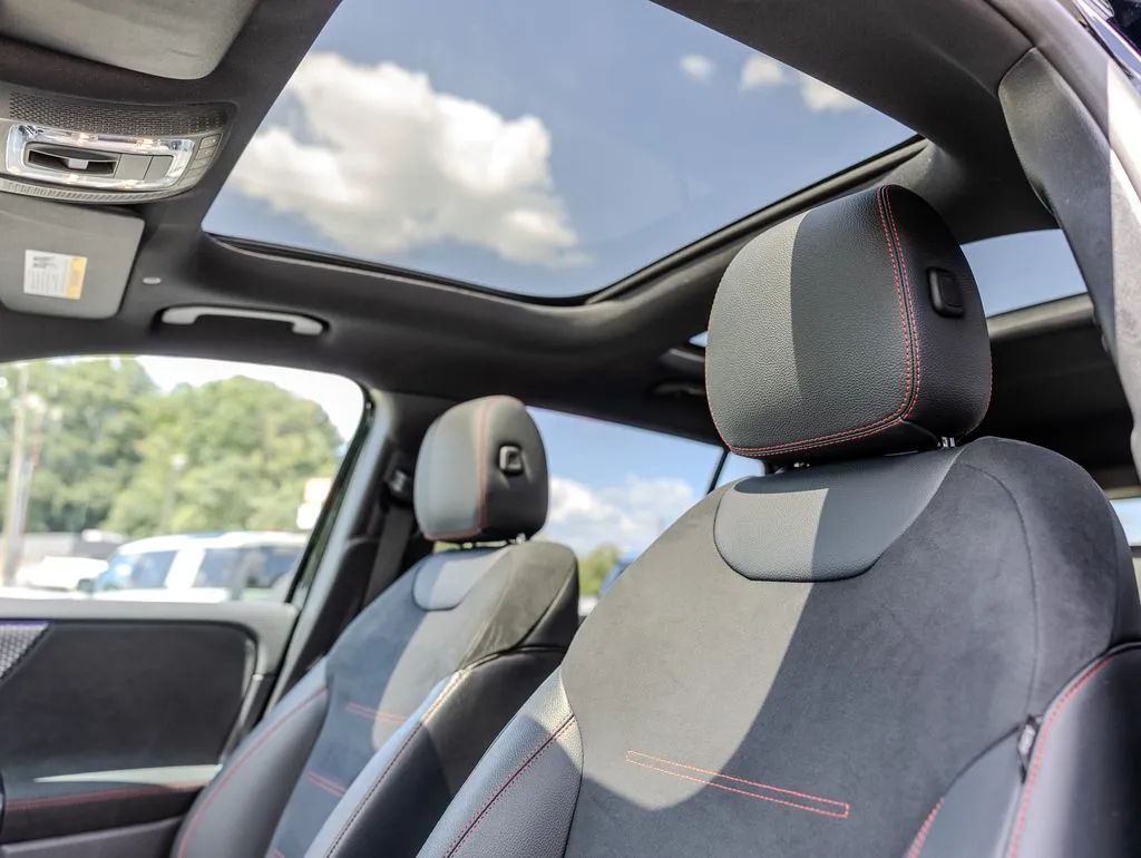 Mercedes-Benz EQB photo 17