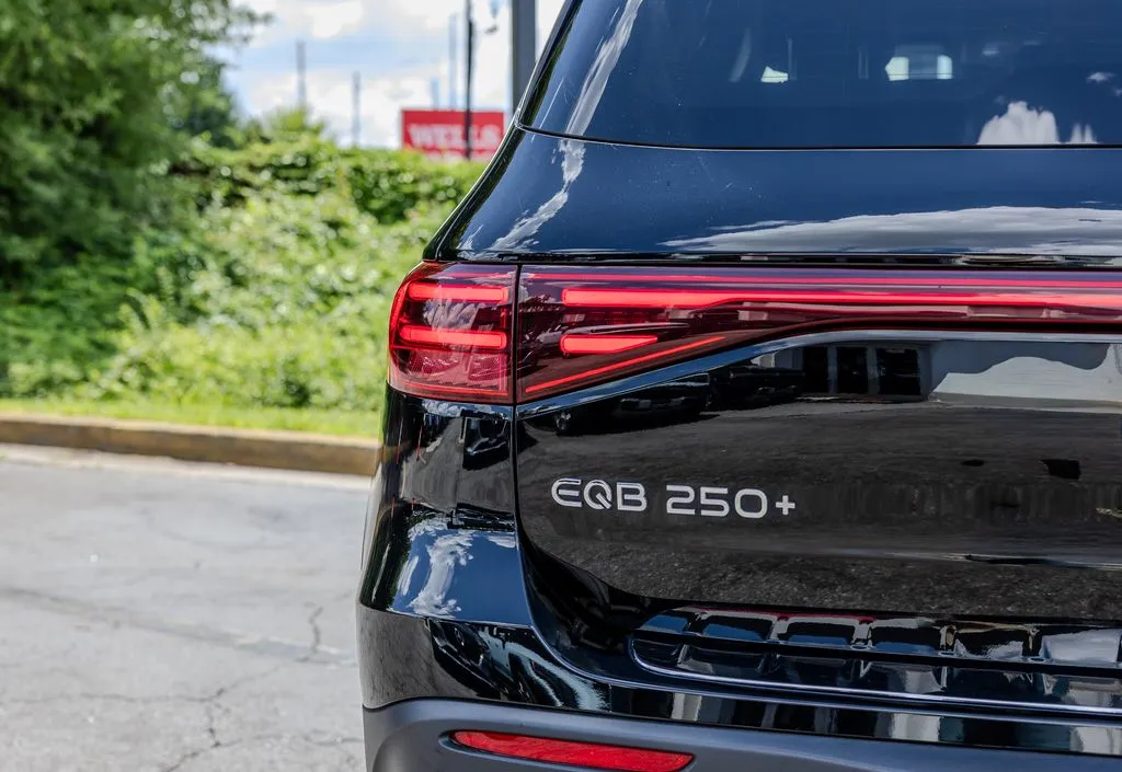 Mercedes-Benz EQB photo 26
