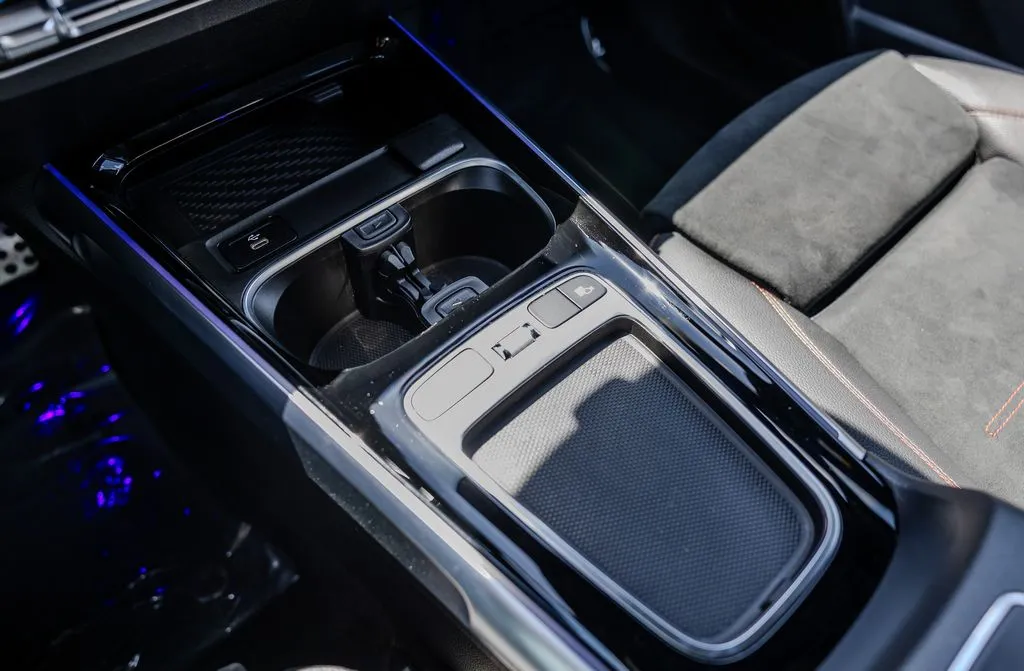 Mercedes-Benz EQB photo 10