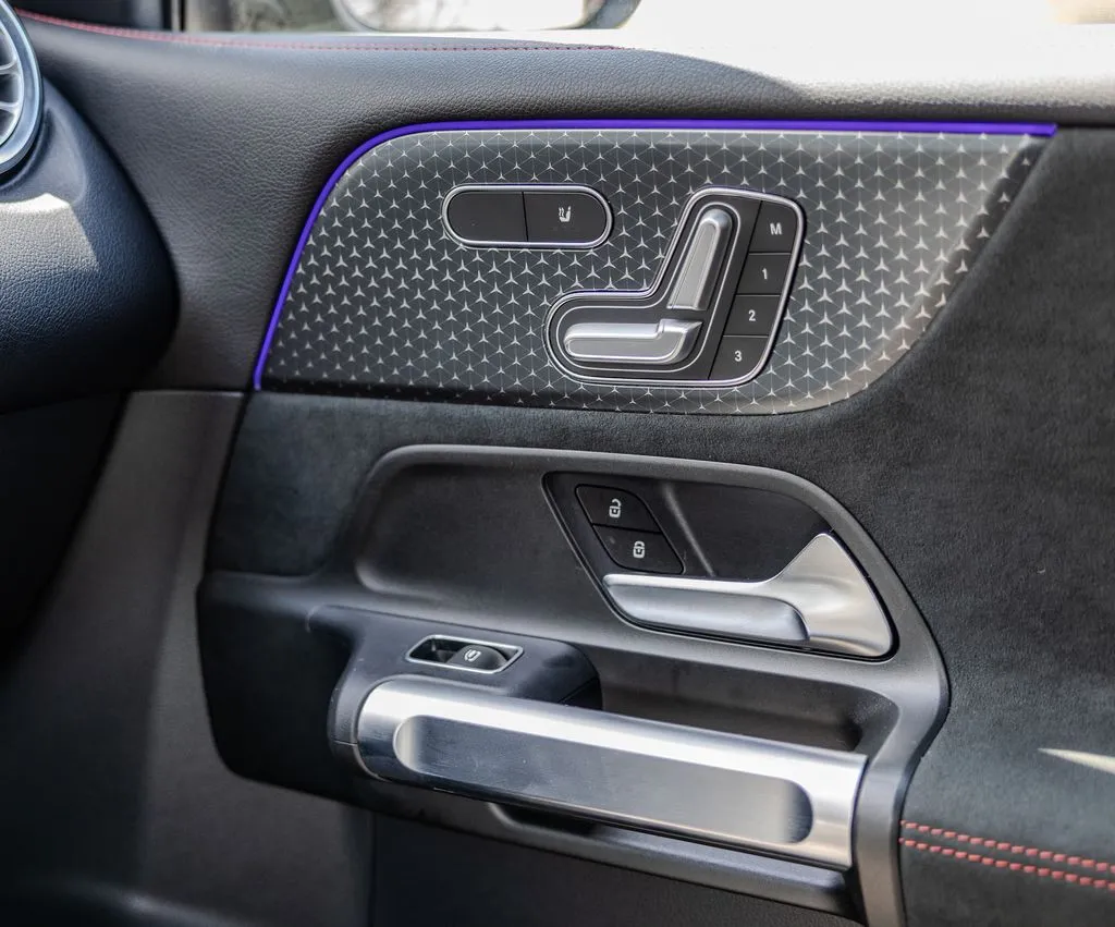 Mercedes-Benz EQB photo 12