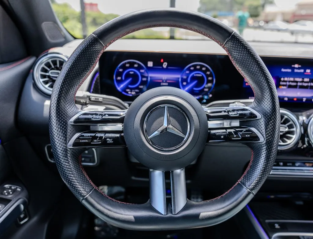 Mercedes-Benz EQB photo 5