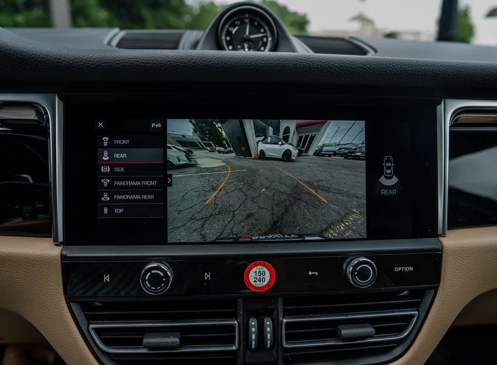 Porsche Macan photo 11