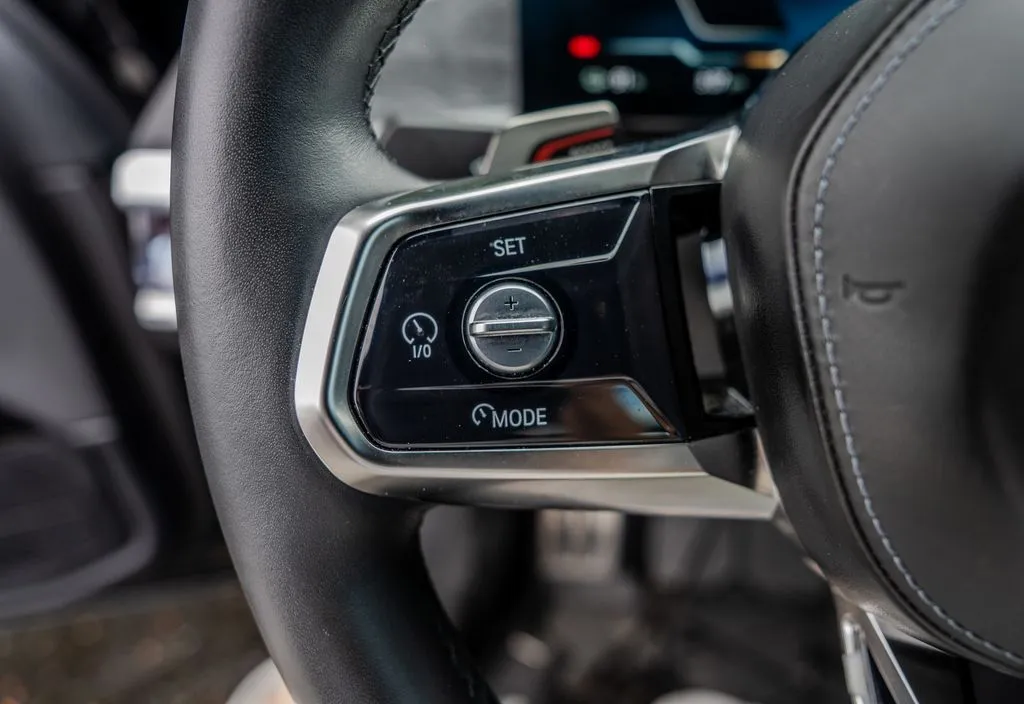 BMW i7 photo 6