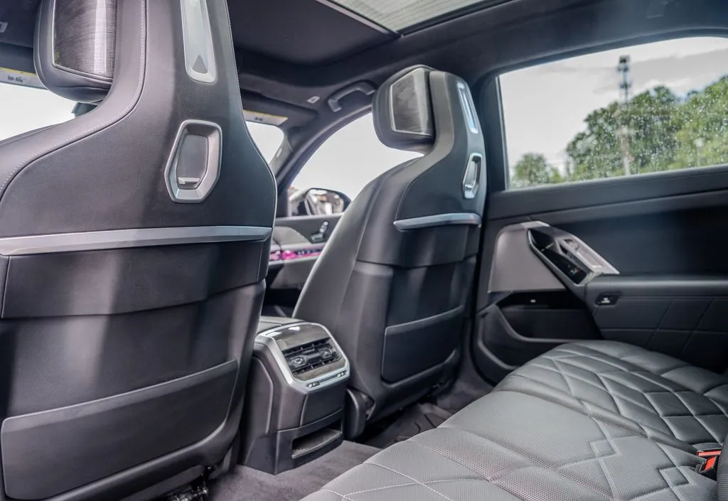 BMW i7 photo 19