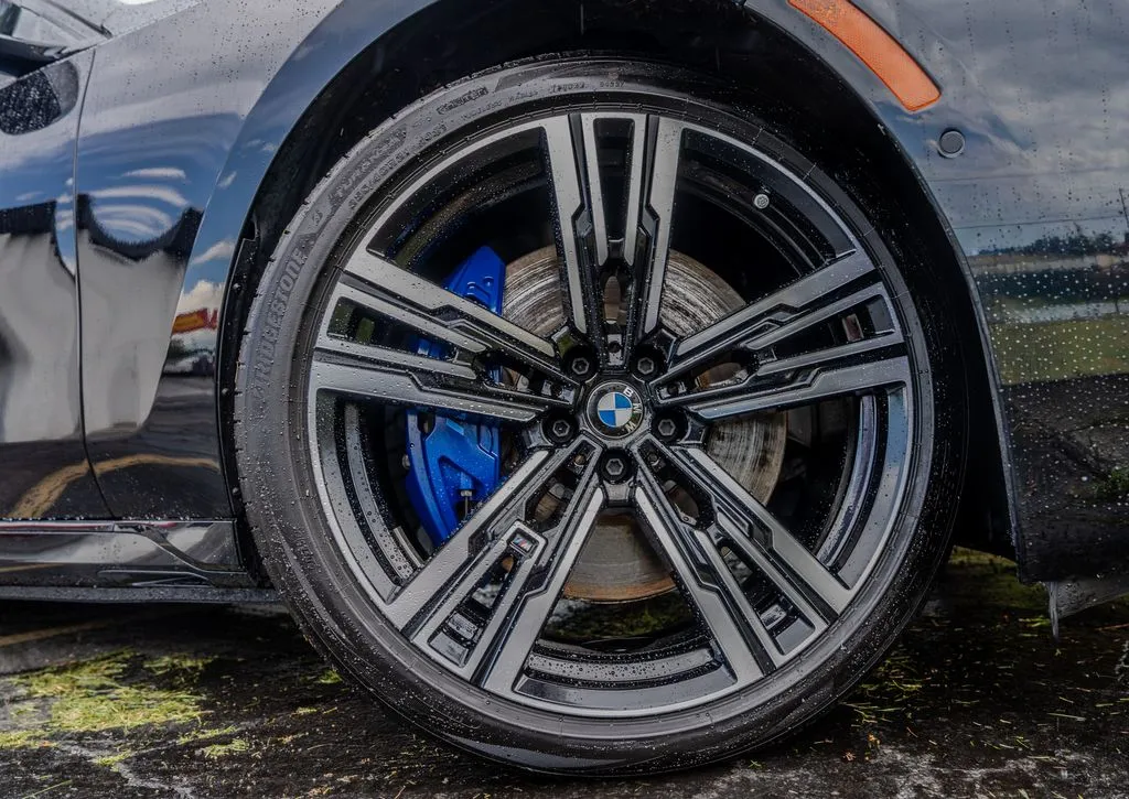 BMW i7 photo 30