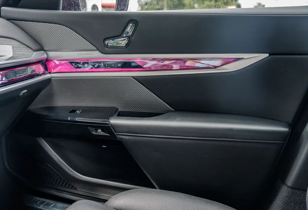 BMW i7 photo 13