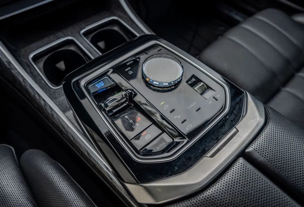 BMW i7 photo 12