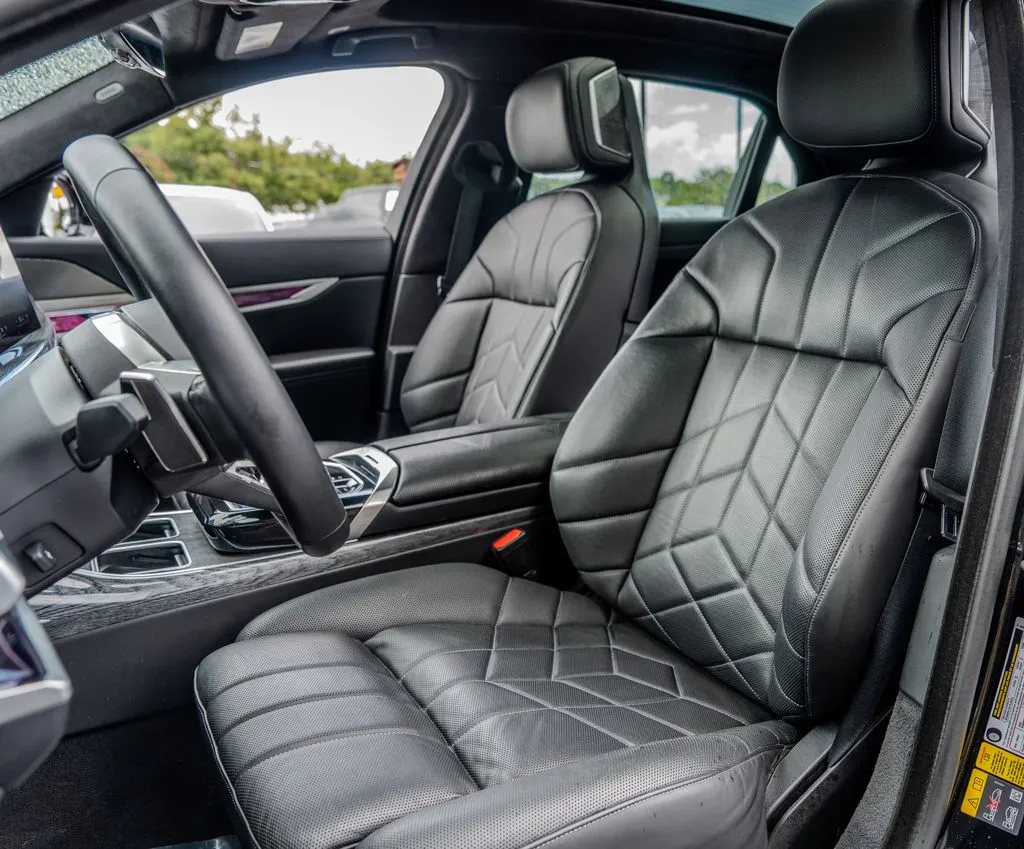 BMW i7 photo 17