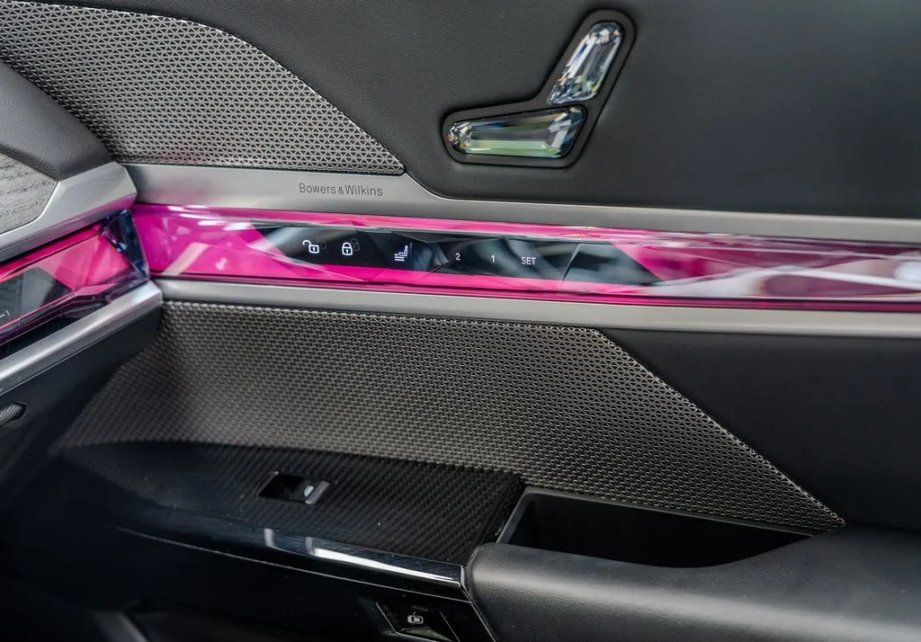 BMW i7 photo 14