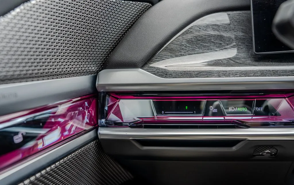 BMW i7 photo 8