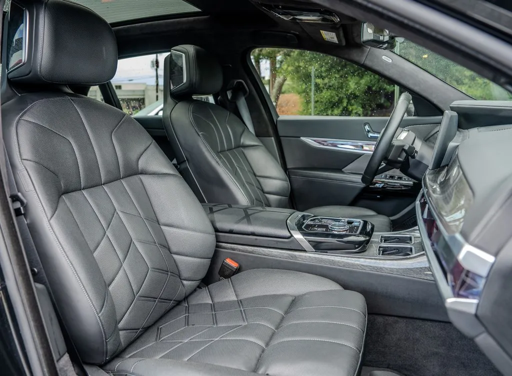 BMW i7 photo 21