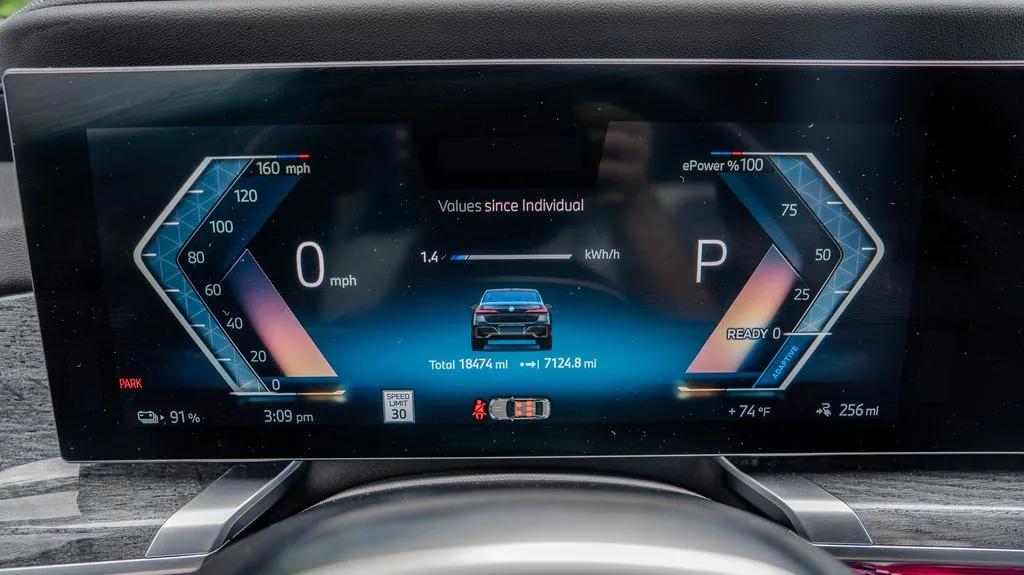 BMW i7 photo 9