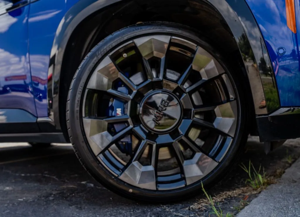 BMW XM photo 33